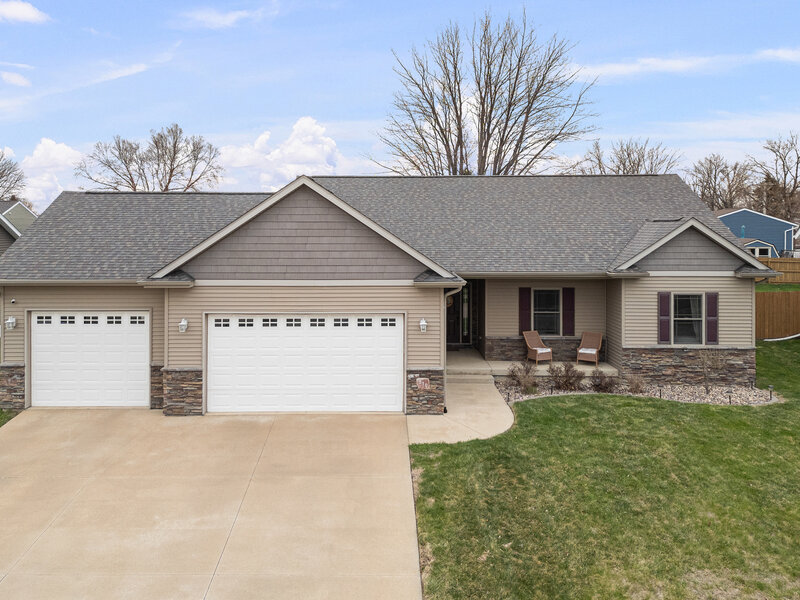 510 Pinehurst Drive Eldridge IA 52748