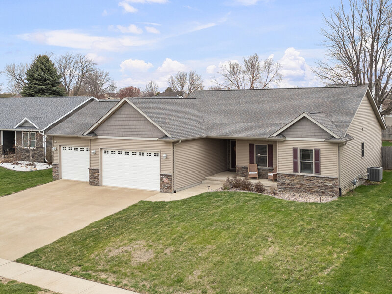510 Pinehurst Drive Eldridge IA 52748