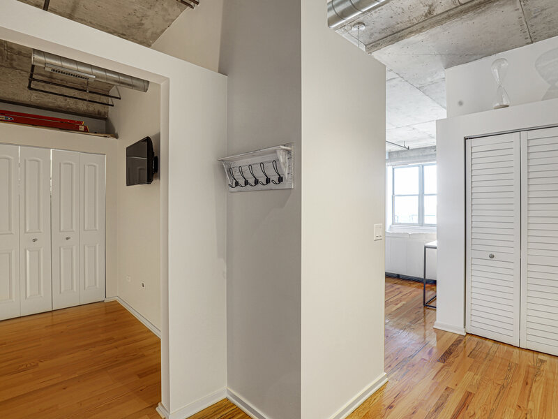 6 S Laflin Street Chicago IL 60607