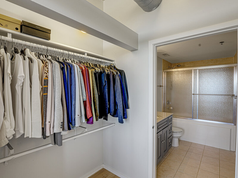6 S Laflin Street Chicago IL 60607