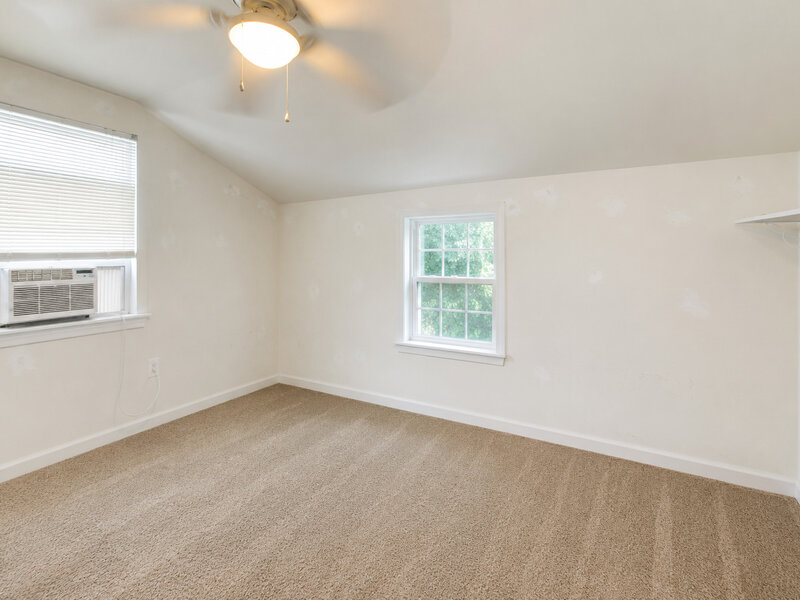 9615 S Bensley Avenue Chicago IL 60628