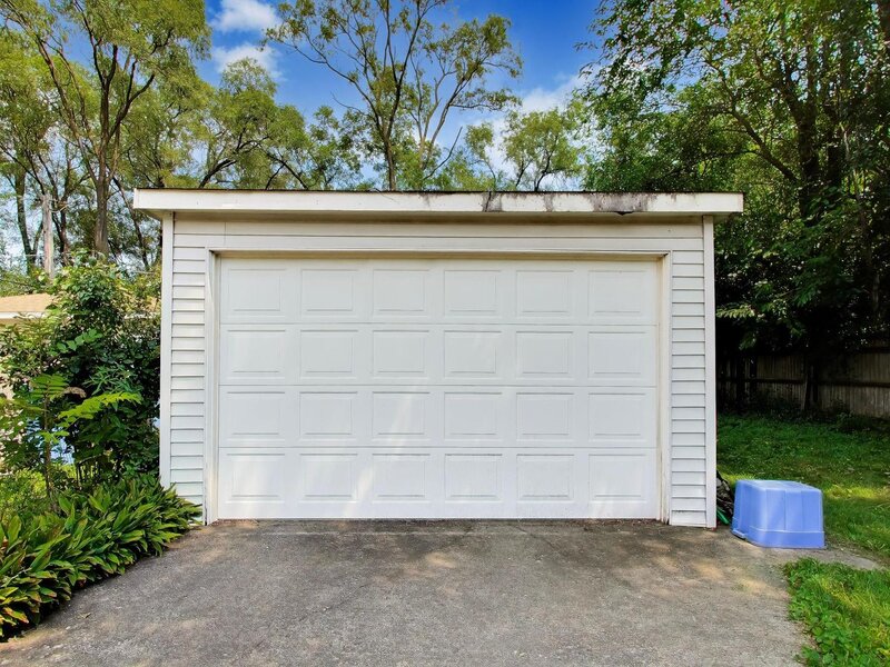 9615 S Bensley Avenue Chicago IL 60628