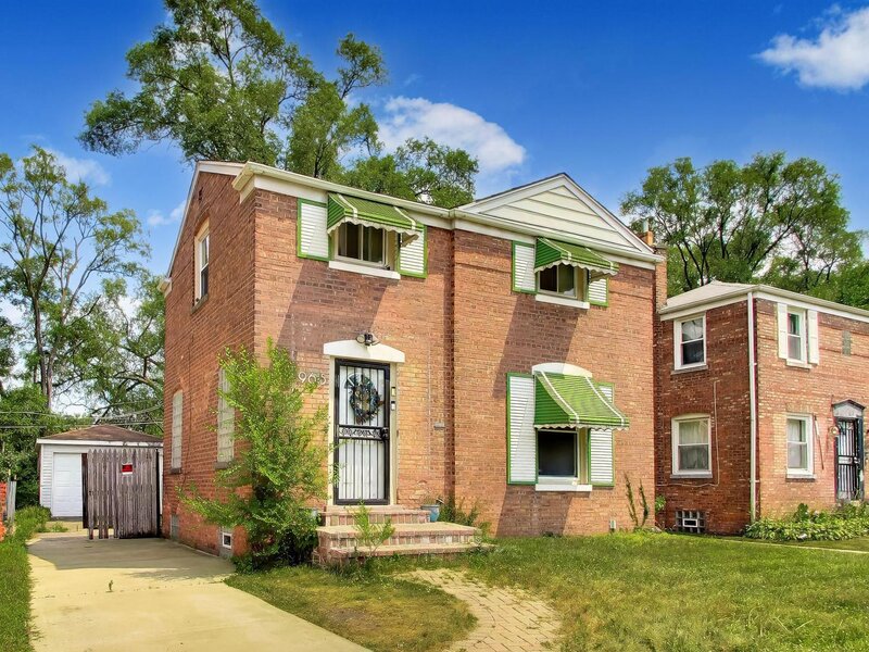 9615 S Bensley Avenue Chicago IL 60628
