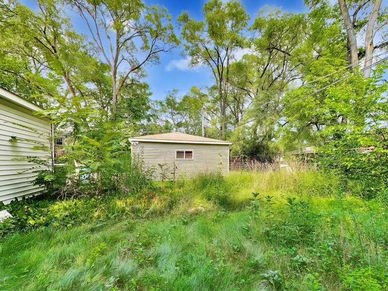9615 S Bensley Avenue Chicago IL 60628