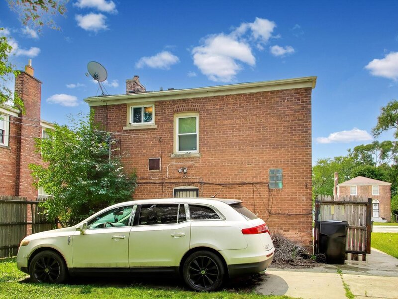9615 S Bensley Avenue Chicago IL 60628