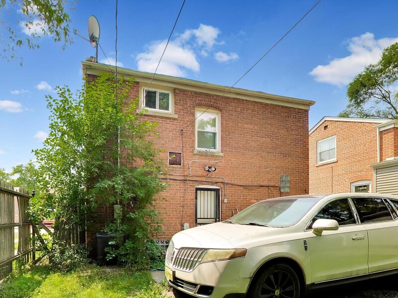 9615 S Bensley Avenue Chicago IL 60628