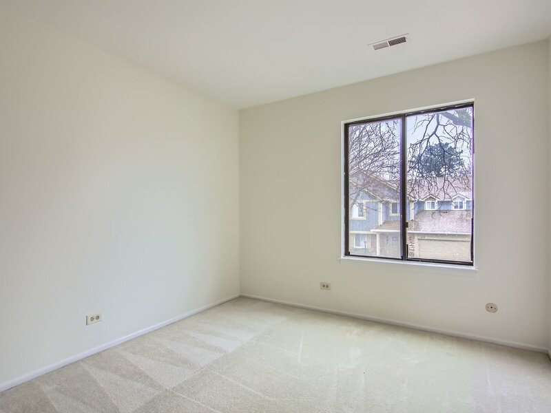 372 Springlake Lane Aurora IL 60504