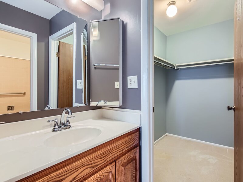372 Springlake Lane Aurora IL 60504