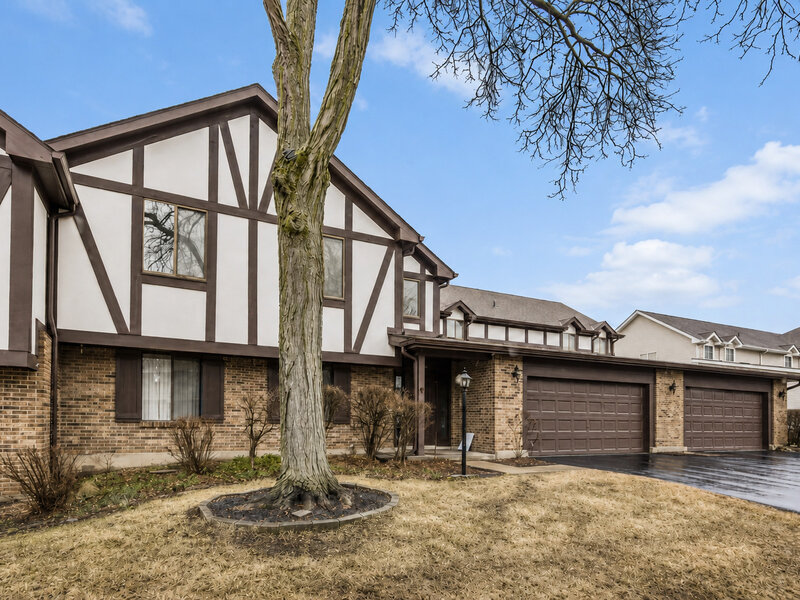 372 Springlake Lane Aurora IL 60504