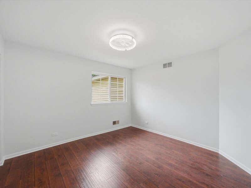 2210 Fieldcrest Drive Mundelein IL 60060