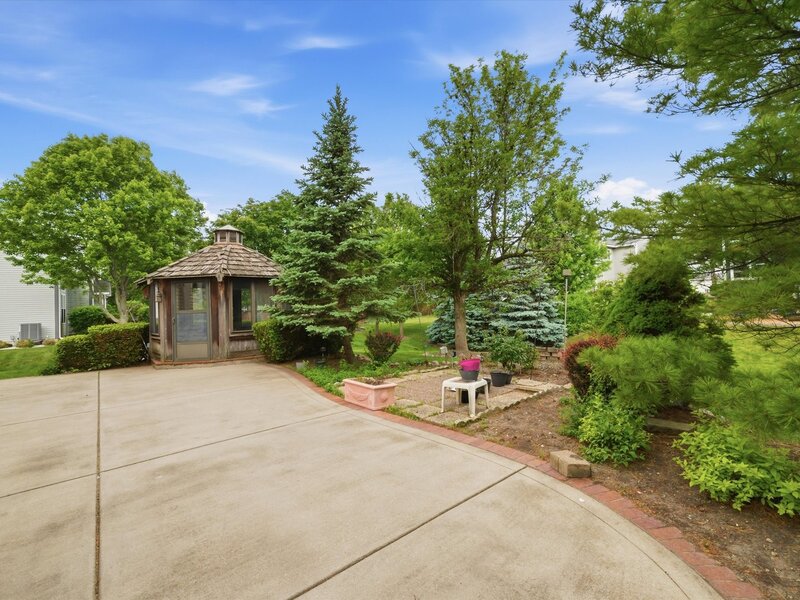 2210 Fieldcrest Drive Mundelein IL 60060
