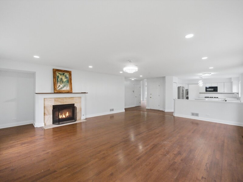 2210 Fieldcrest Drive Mundelein IL 60060