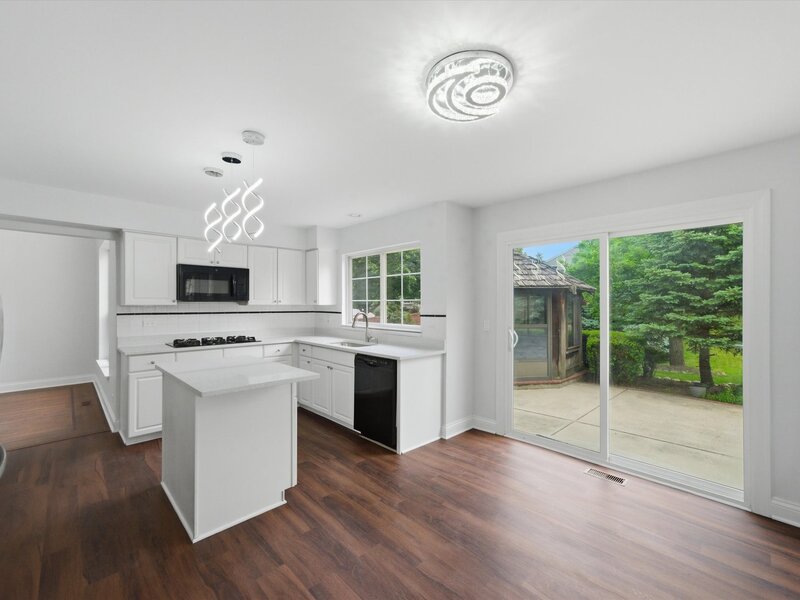 2210 Fieldcrest Drive Mundelein IL 60060
