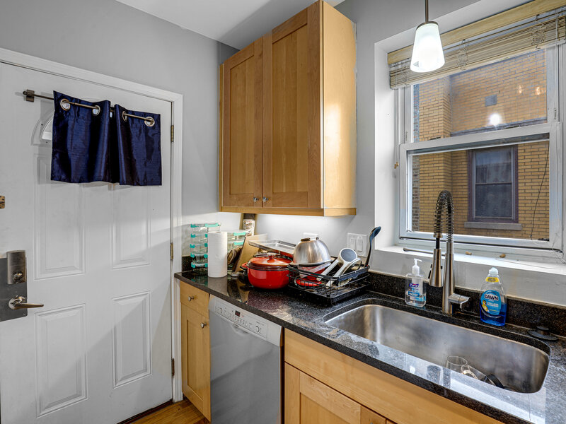 7401 N Hoyne Avenue Chicago IL 60645