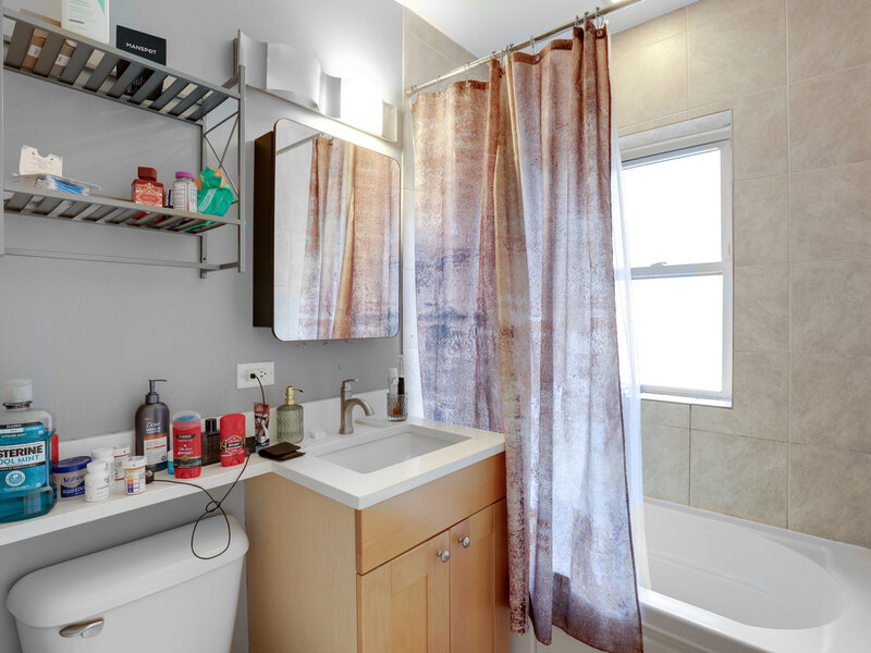 7401 N Hoyne Avenue Chicago IL 60645