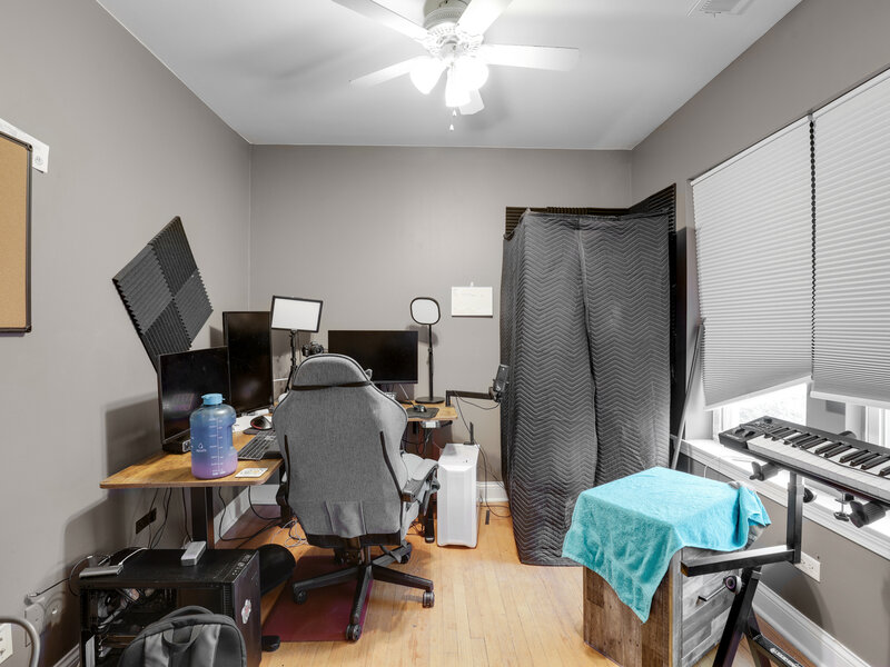 7401 N Hoyne Avenue Chicago IL 60645