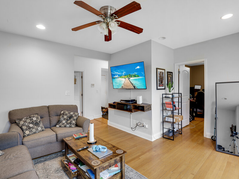 7401 N Hoyne Avenue Chicago IL 60645