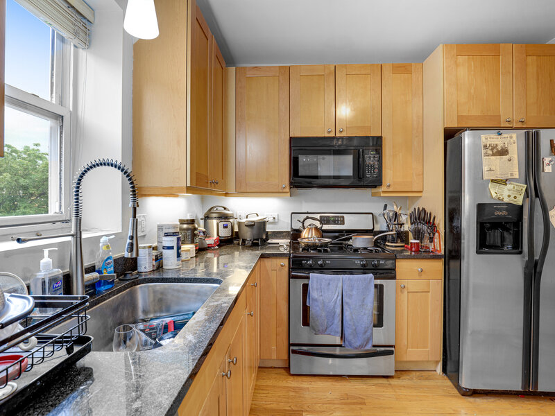 7401 N Hoyne Avenue Chicago IL 60645