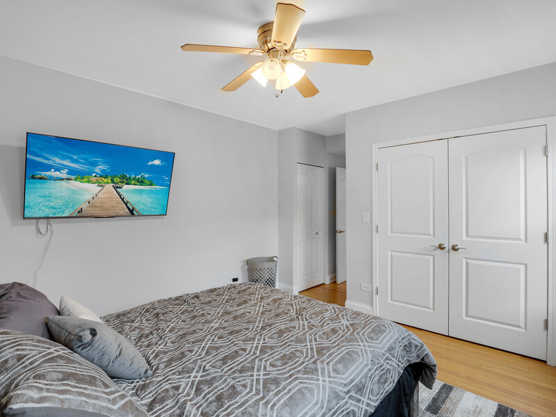 7401 N Hoyne Avenue Chicago IL 60645