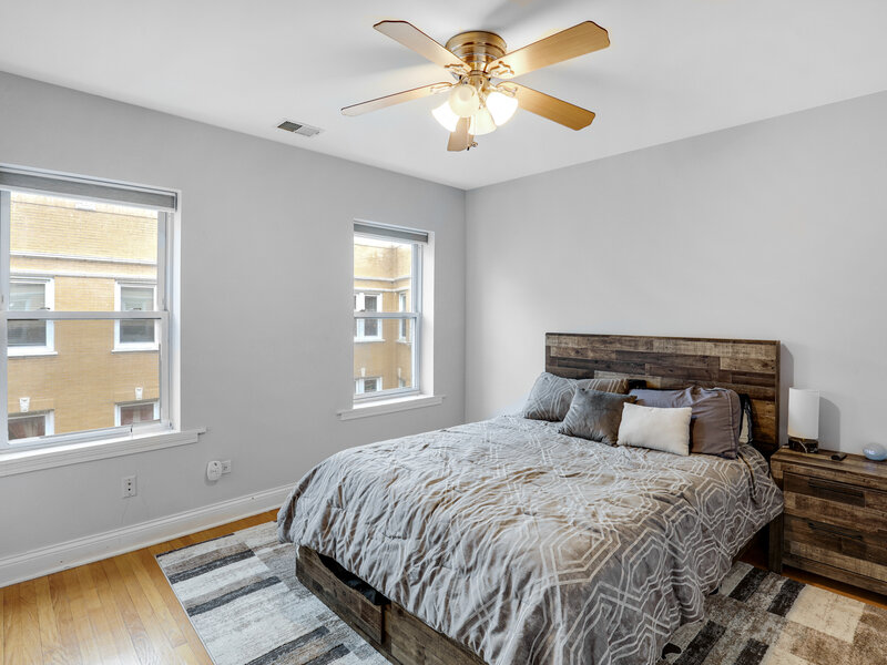 7401 N Hoyne Avenue Chicago IL 60645