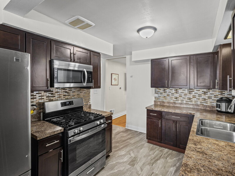 8340 S Yates Boulevard Chicago IL 60617