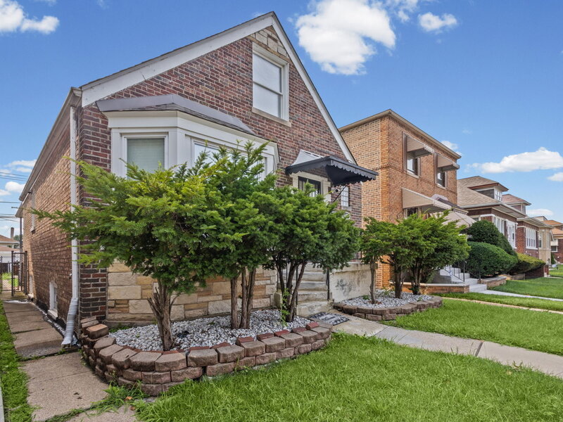 8340 S Yates Boulevard Chicago IL 60617