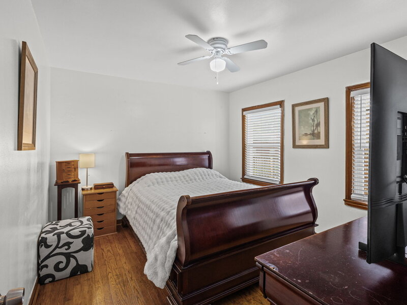 8340 S Yates Boulevard Chicago IL 60617