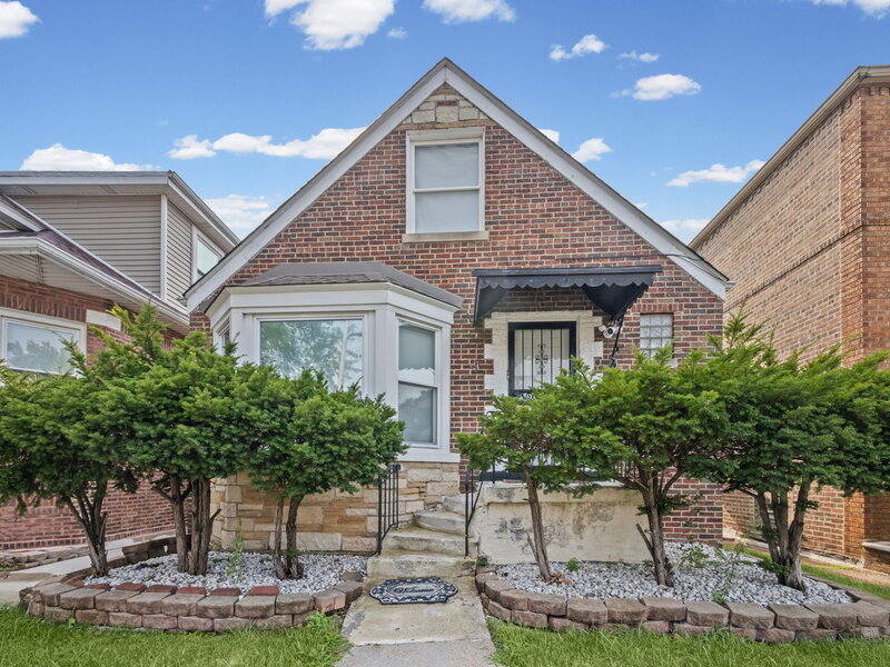 8340 S Yates Boulevard Chicago IL 60617
