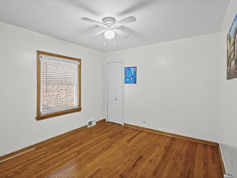 8340 S Yates Boulevard Chicago IL 60617