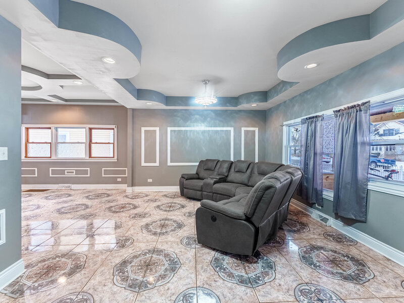 15117 Vine Avenue Harvey IL 60426