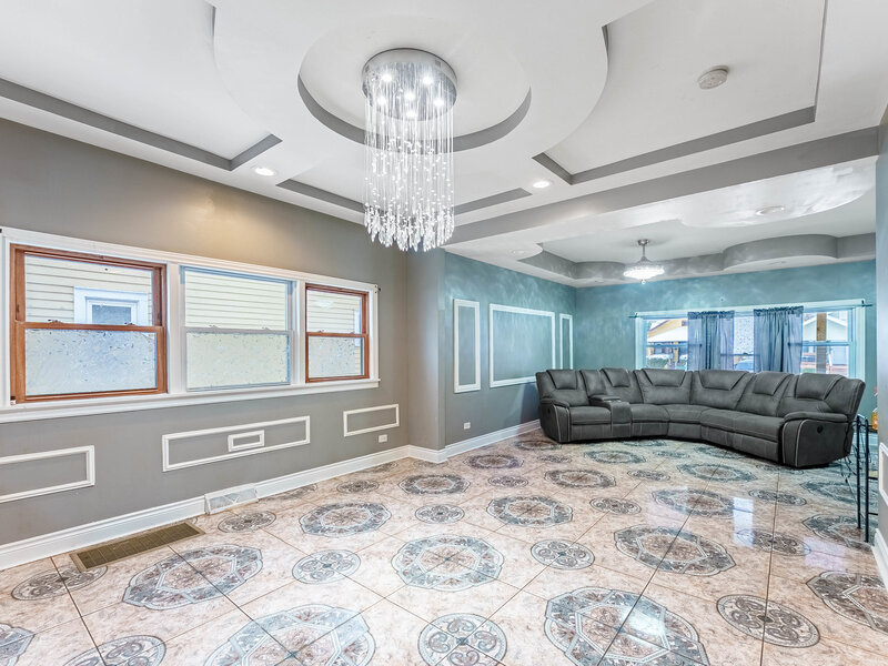 15117 Vine Avenue Harvey IL 60426