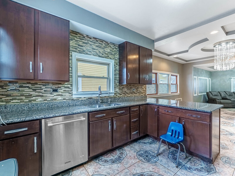 15117 Vine Avenue Harvey IL 60426