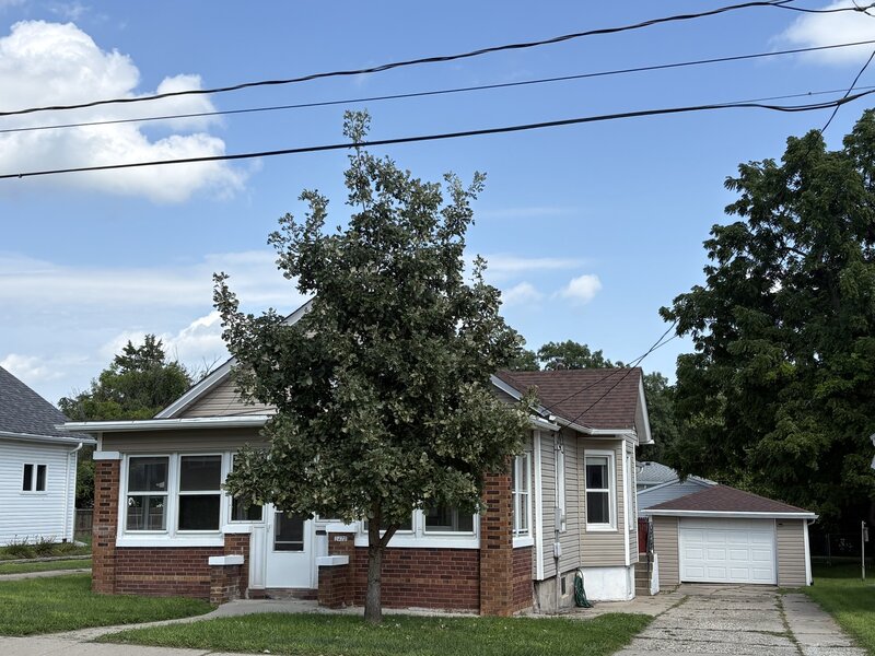 1423 Pulaski Street Peru IL 61354