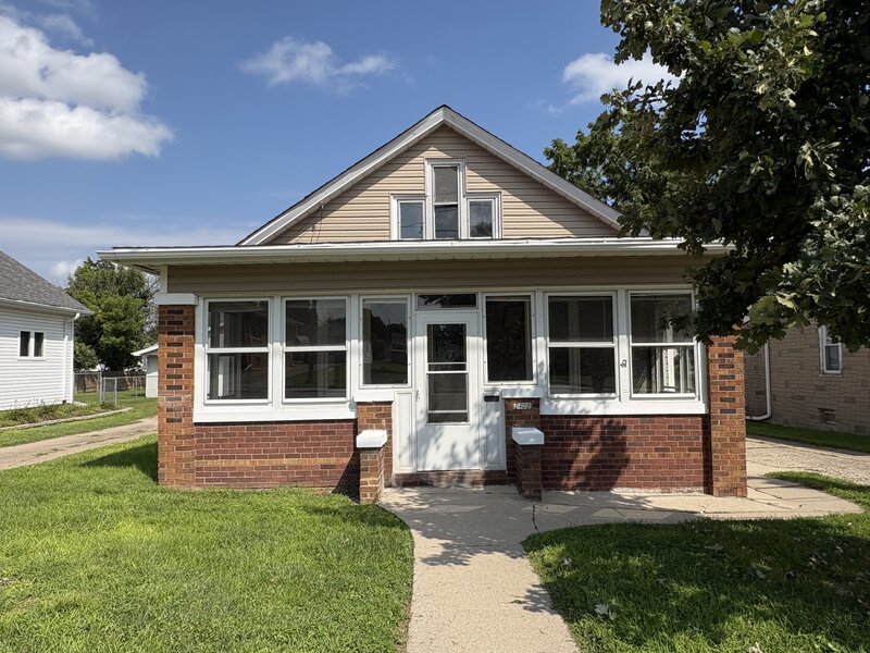 1423 Pulaski Street Peru IL 61354