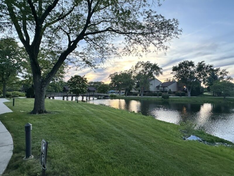 12 Kent Court Willowbrook IL 60527