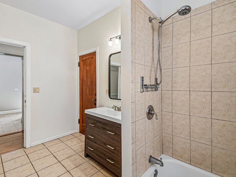 5054 S Woodlawn Avenue Chicago IL 60615