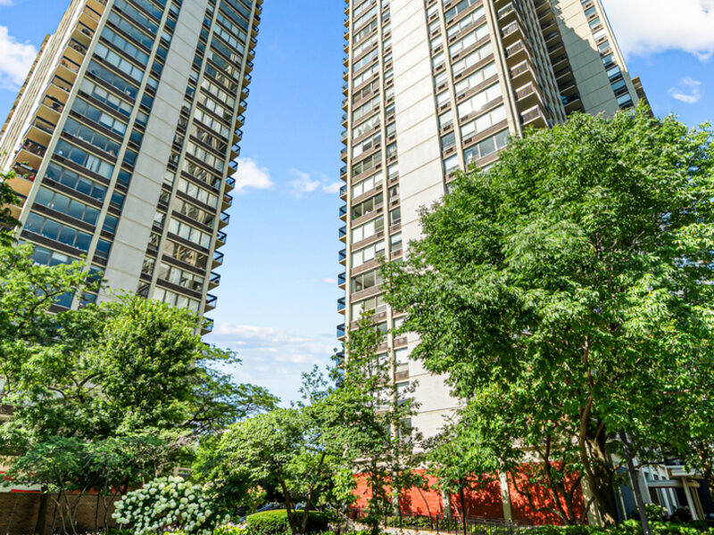 1360 N Sandburg Terrace Chicago IL 60610