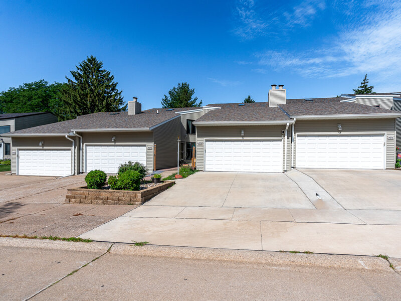 4070 Prairie Lane Bettendorf IA 52722