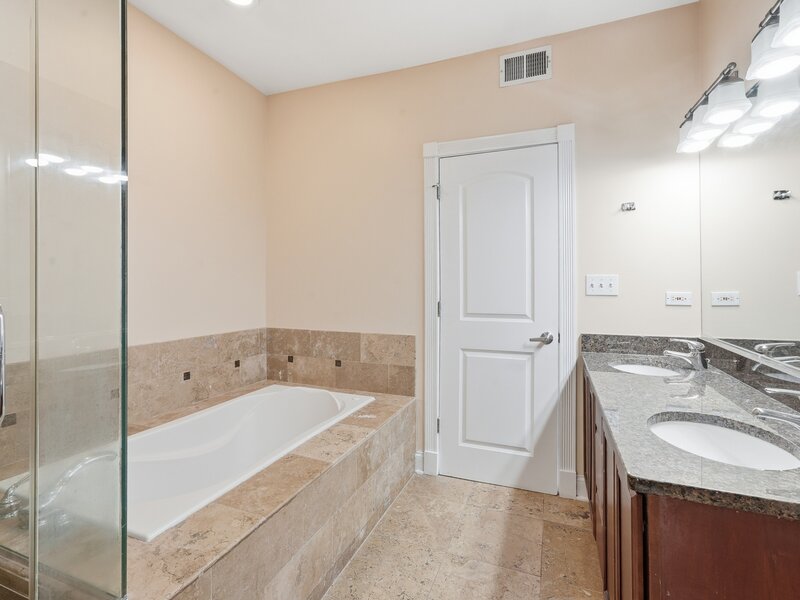 6410 N Hoyne Avenue Chicago IL 60645