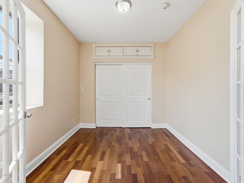 6410 N Hoyne Avenue Chicago IL 60645