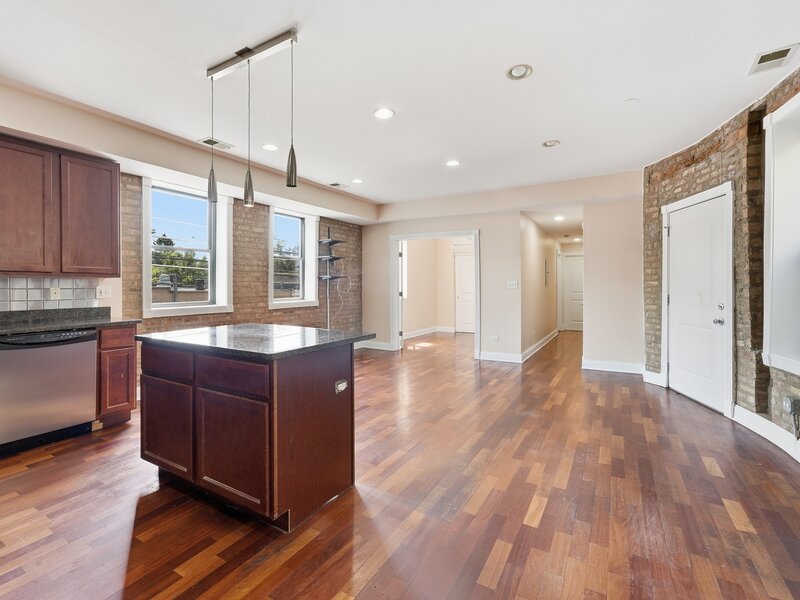6410 N Hoyne Avenue Chicago IL 60645