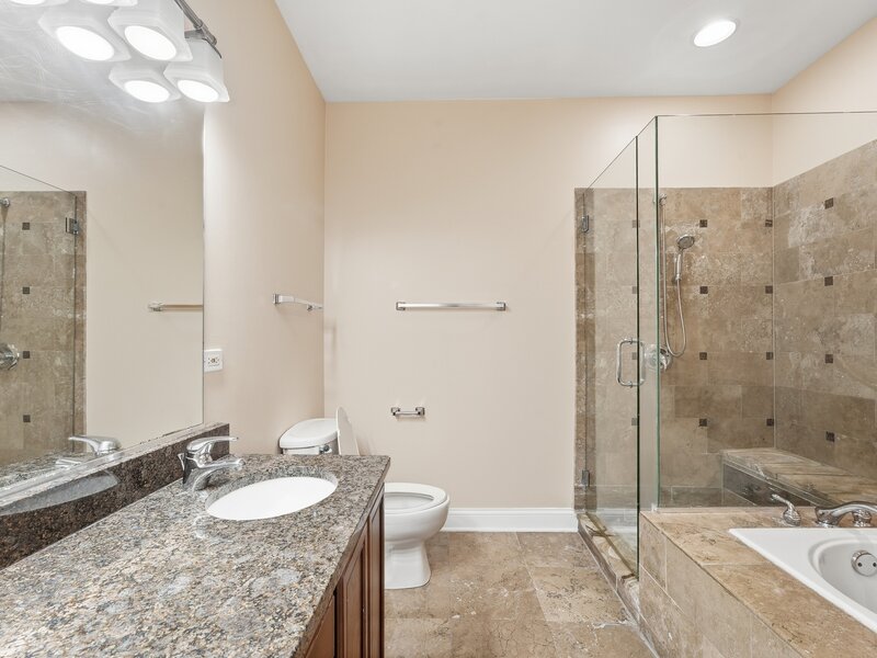 6410 N Hoyne Avenue Chicago IL 60645