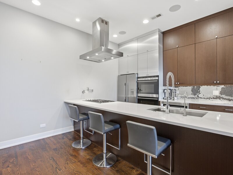1866 N Damen Avenue Chicago IL 60647