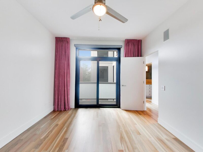 550 W Wellington Avenue Chicago IL 60657