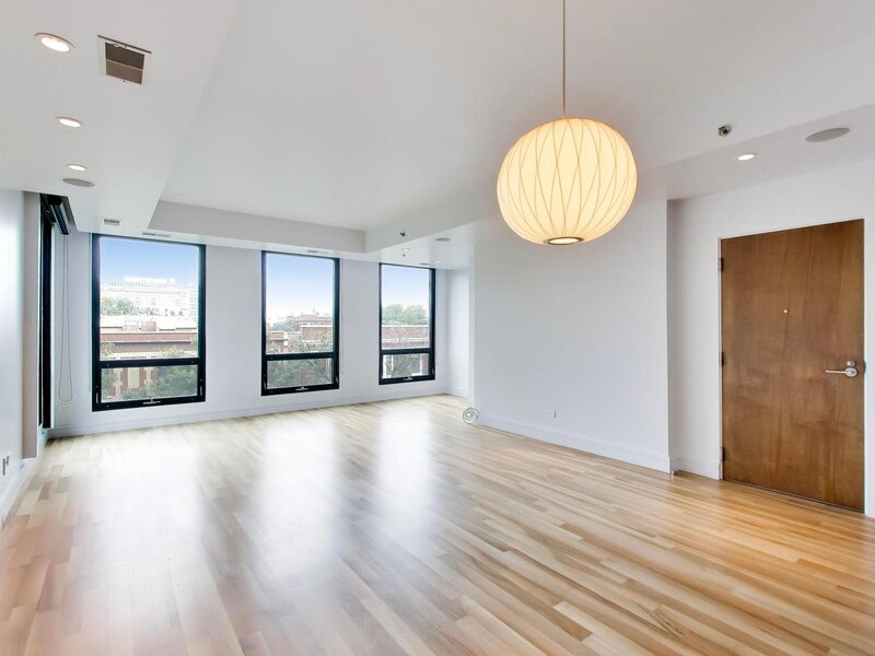 550 W Wellington Avenue Chicago IL 60657