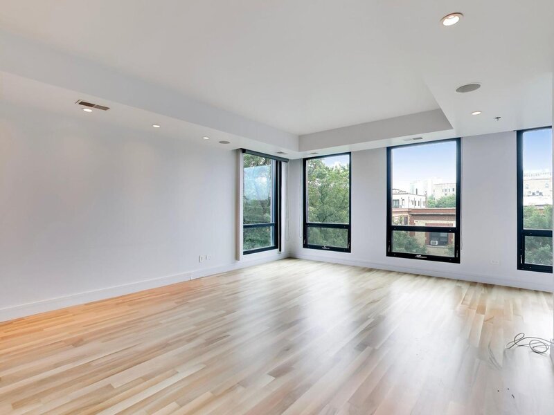 550 W Wellington Avenue Chicago IL 60657