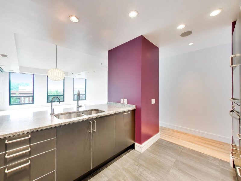 550 W Wellington Avenue Chicago IL 60657
