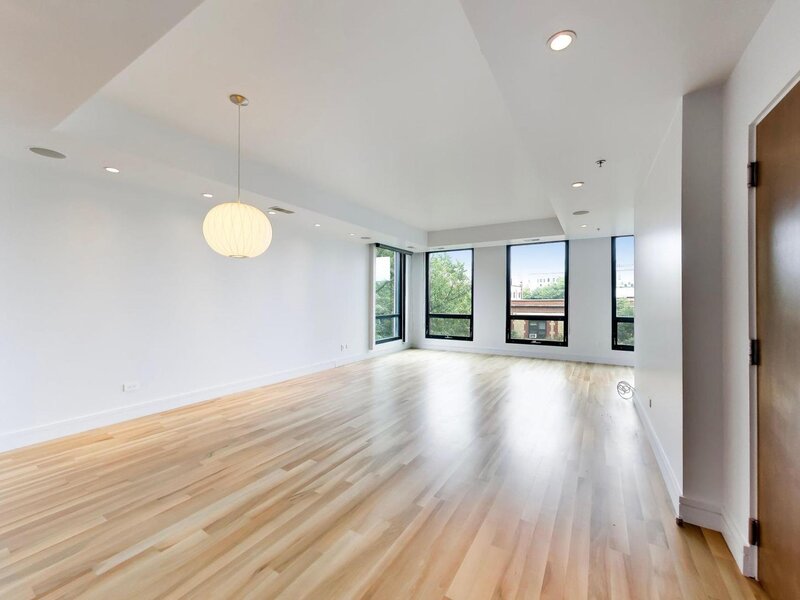 550 W Wellington Avenue Chicago IL 60657