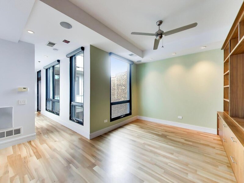550 W Wellington Avenue Chicago IL 60657