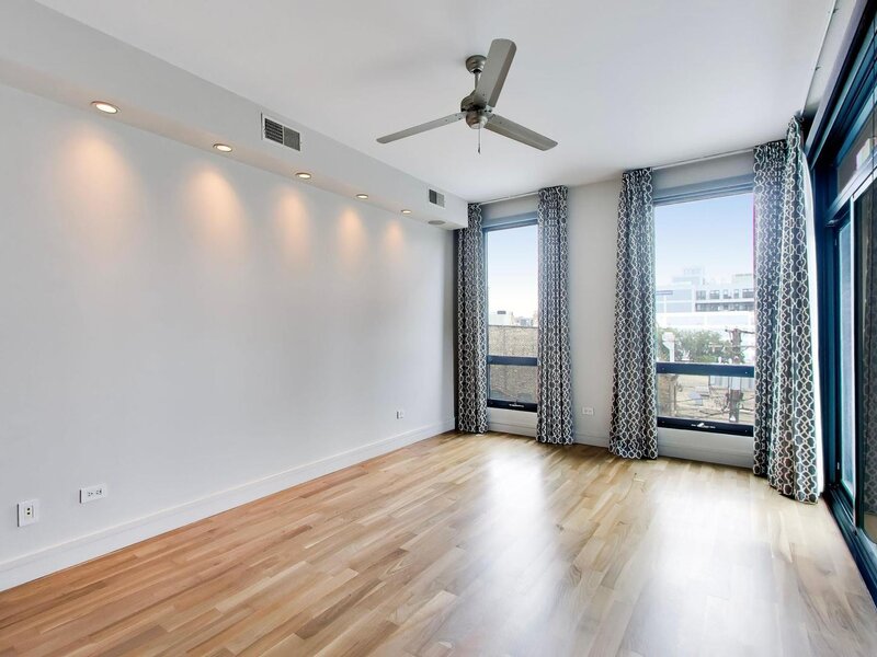 550 W Wellington Avenue Chicago IL 60657